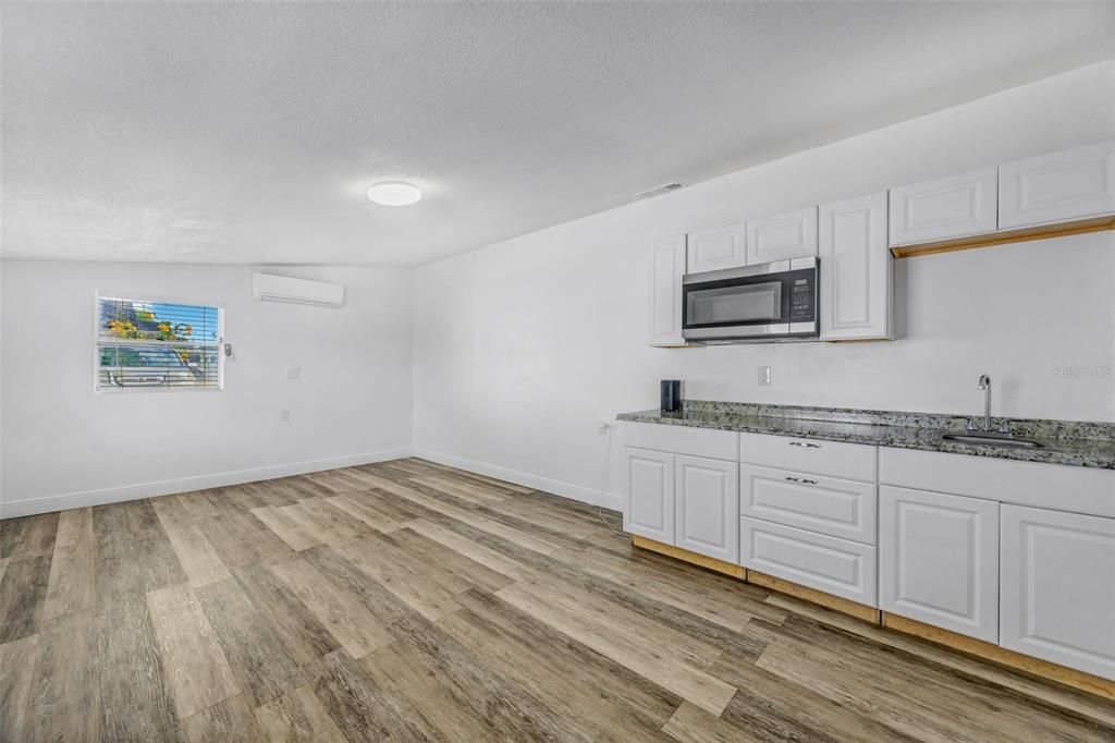 For Sale: $335,000 (3 beds, 2 baths, 1008 Square Feet)