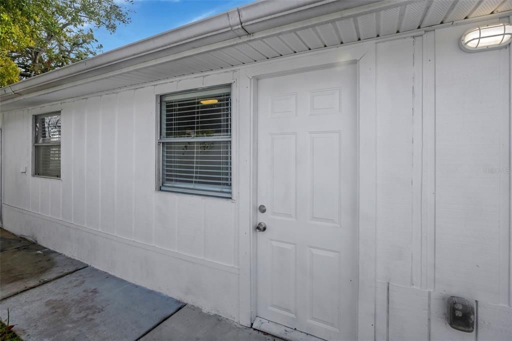 For Sale: $335,000 (3 beds, 2 baths, 1008 Square Feet)