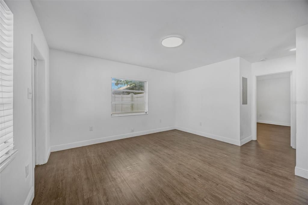 For Sale: $335,000 (3 beds, 2 baths, 1008 Square Feet)