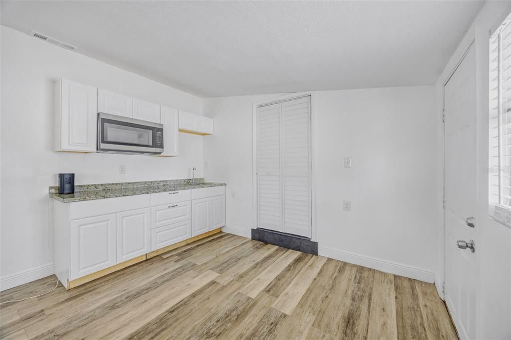 For Sale: $335,000 (3 beds, 2 baths, 1008 Square Feet)