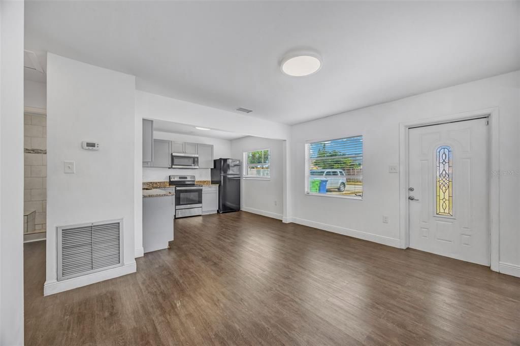 For Sale: $335,000 (3 beds, 2 baths, 1008 Square Feet)