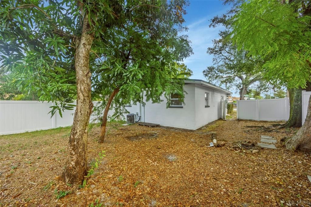 For Sale: $335,000 (3 beds, 2 baths, 1008 Square Feet)