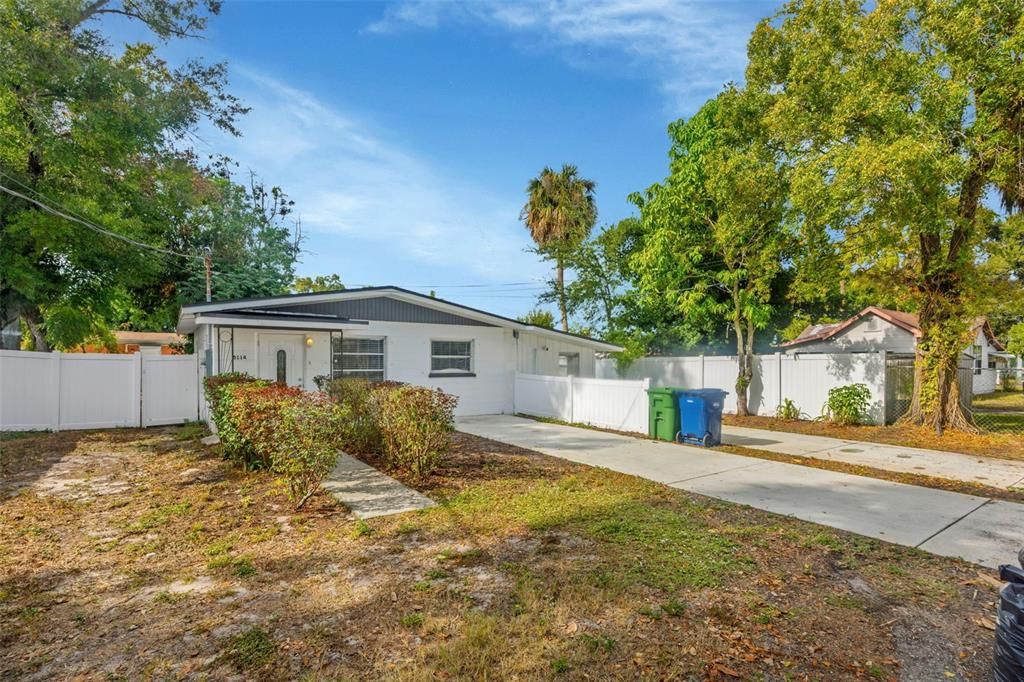 For Sale: $335,000 (3 beds, 2 baths, 1008 Square Feet)