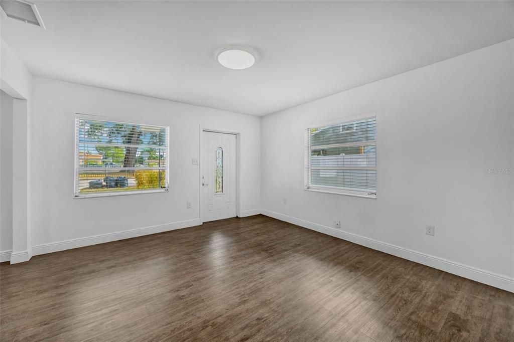 For Sale: $335,000 (3 beds, 2 baths, 1008 Square Feet)