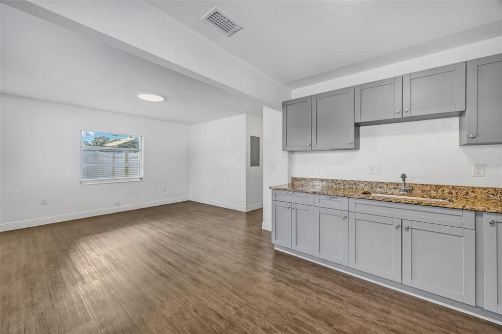 For Sale: $335,000 (3 beds, 2 baths, 1008 Square Feet)