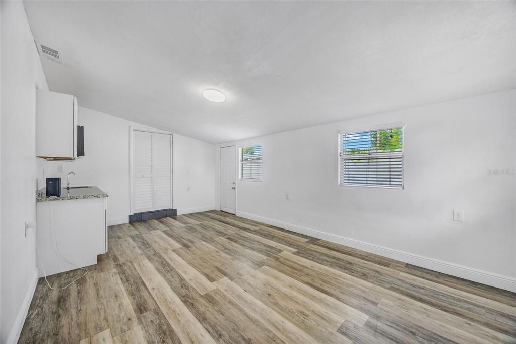 For Sale: $335,000 (3 beds, 2 baths, 1008 Square Feet)