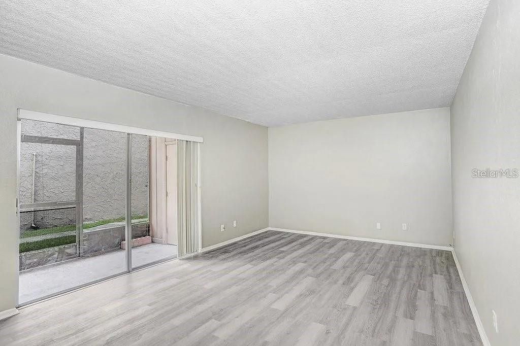 В аренду: $1,500 (2 спален, 2 ванн, 975 Квадратных фут)