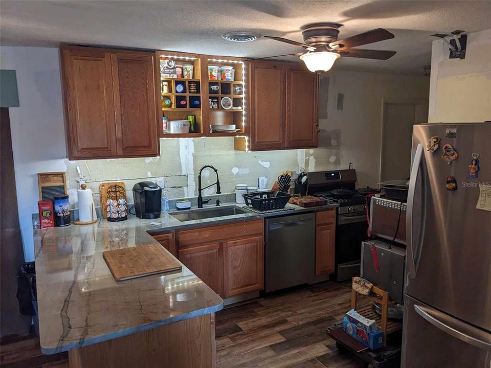 For Rent: $2,750 (3 beds, 2 baths, 1404 Square Feet)