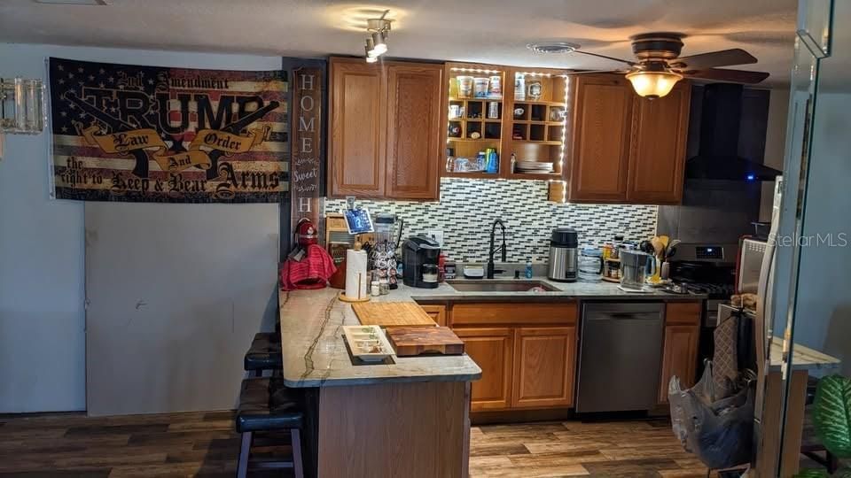 For Rent: $2,750 (3 beds, 2 baths, 1404 Square Feet)