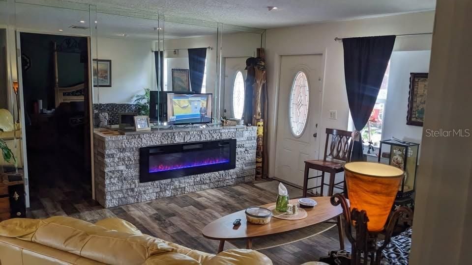 For Rent: $2,750 (3 beds, 2 baths, 1404 Square Feet)