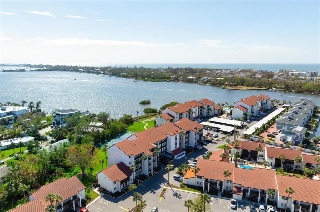 На продажу: $425,000 (2 спален, 2 ванн, 1016 Квадратных фут)