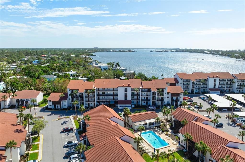 На продажу: $425,000 (2 спален, 2 ванн, 1016 Квадратных фут)