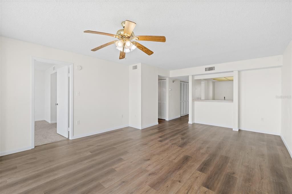 待售: $194,500 (2 贝兹, 2 浴室, 1036 平方英尺)