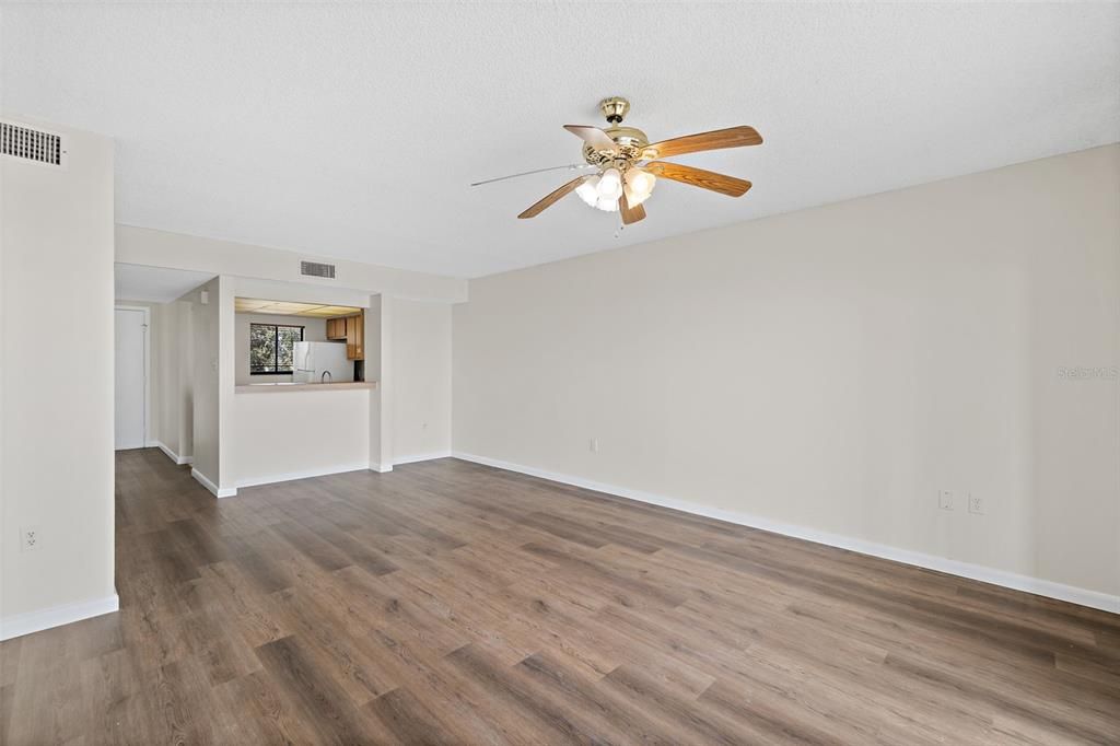 待售: $194,500 (2 贝兹, 2 浴室, 1036 平方英尺)