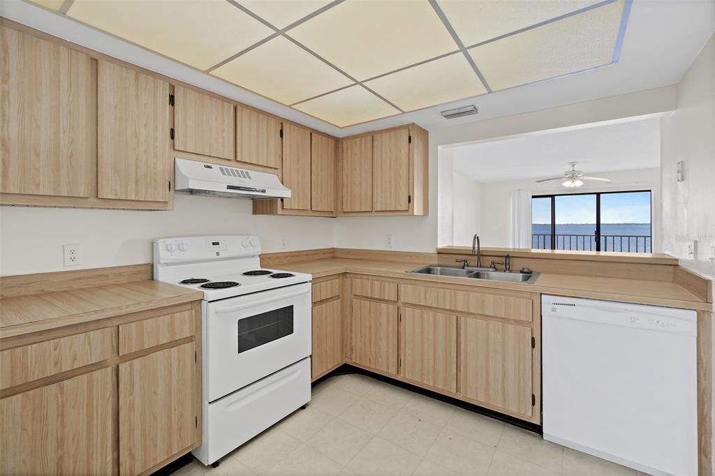 待售: $194,500 (2 贝兹, 2 浴室, 1036 平方英尺)