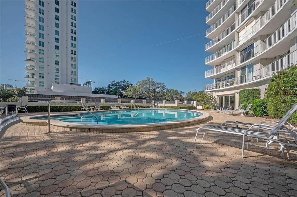 For Sale: $700,000 (2 beds, 2 baths, 1335 Square Feet)