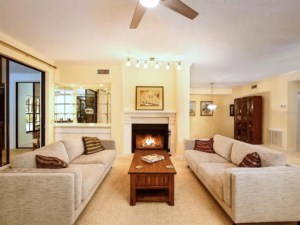 待售: $365,000 (3 贝兹, 2 浴室, 1956 平方英尺)