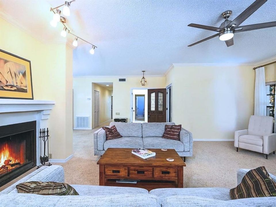 待售: $365,000 (3 贝兹, 2 浴室, 1956 平方英尺)