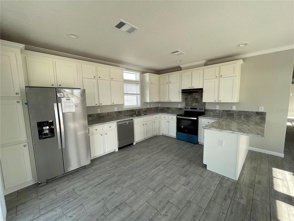 For Sale: $254,900 (3 beds, 2 baths, 1277 Square Feet)