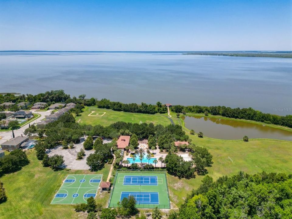 En Venta: $685,000 (6 camas, 4 baños, 3794 Pies cuadrados)