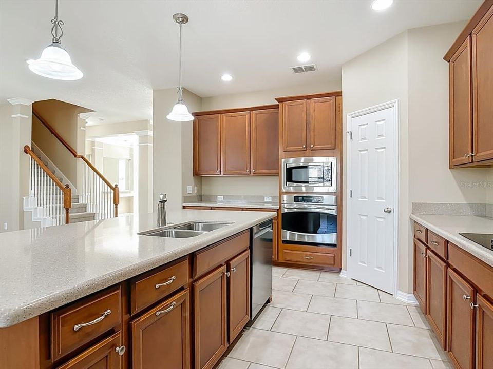 En Venta: $685,000 (6 camas, 4 baños, 3794 Pies cuadrados)