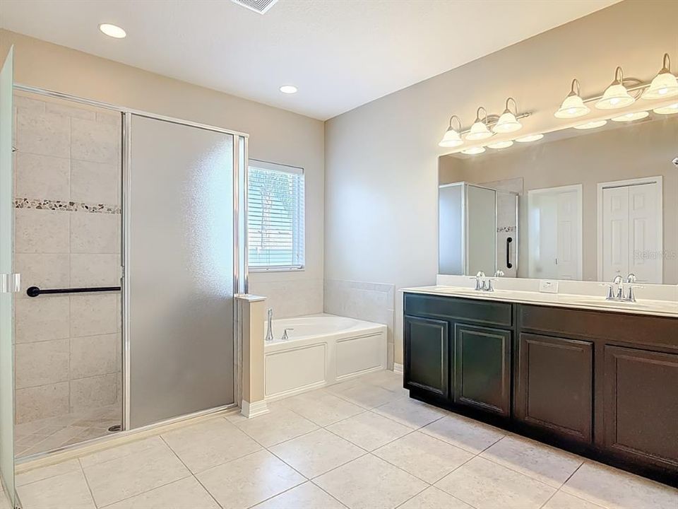 En Venta: $685,000 (6 camas, 4 baños, 3794 Pies cuadrados)