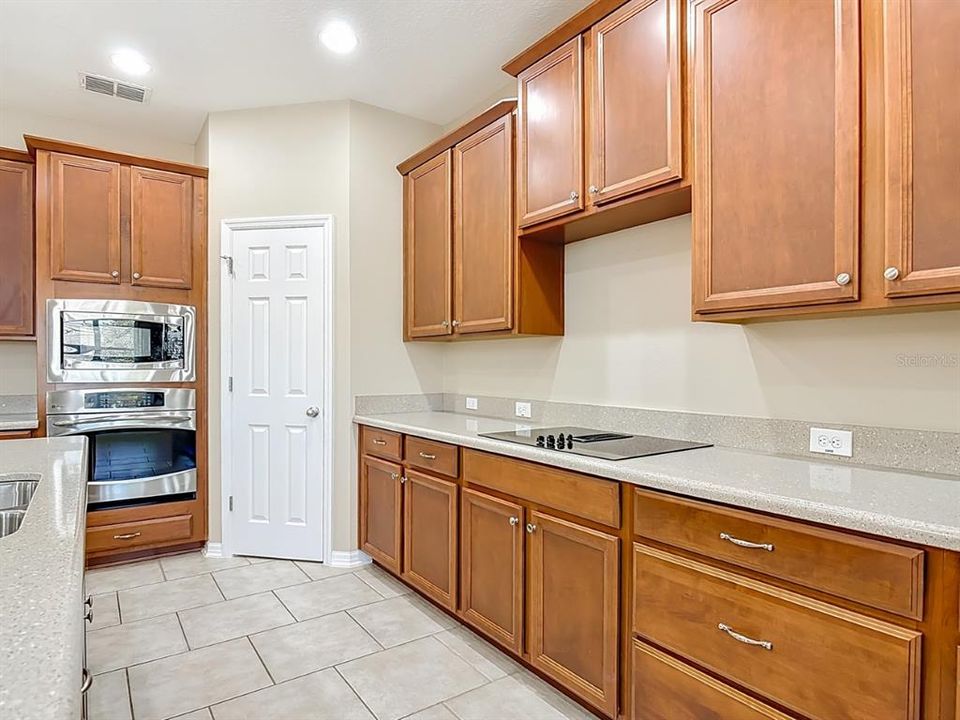 En Venta: $685,000 (6 camas, 4 baños, 3794 Pies cuadrados)