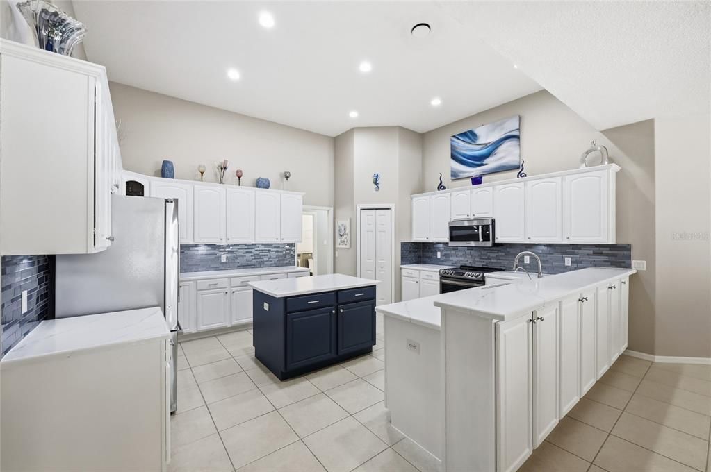 For Sale: $575,000 (3 beds, 2 baths, 2720 Square Feet)