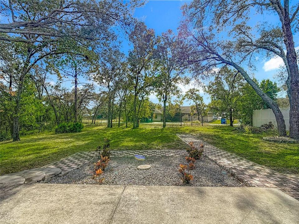 合同活跃: $199,420 (3 贝兹, 2 浴室, 1756 平方英尺)