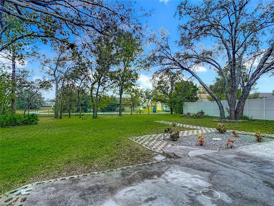 合同活跃: $199,420 (3 贝兹, 2 浴室, 1756 平方英尺)