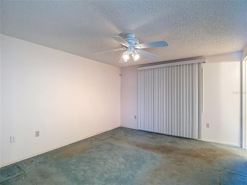 合同活跃: $199,420 (3 贝兹, 2 浴室, 1756 平方英尺)