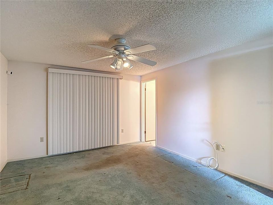 合同活跃: $199,420 (3 贝兹, 2 浴室, 1756 平方英尺)