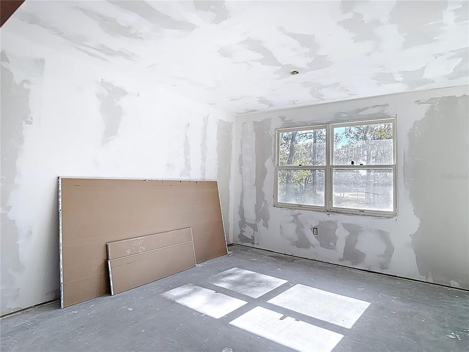 合同活跃: $199,420 (3 贝兹, 2 浴室, 1756 平方英尺)