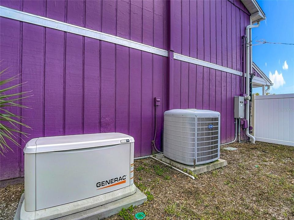 合同活跃: $199,420 (3 贝兹, 2 浴室, 1756 平方英尺)