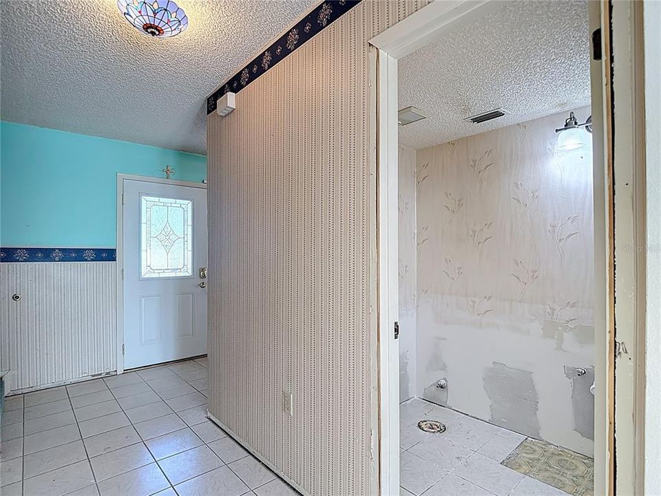 合同活跃: $199,420 (3 贝兹, 2 浴室, 1756 平方英尺)