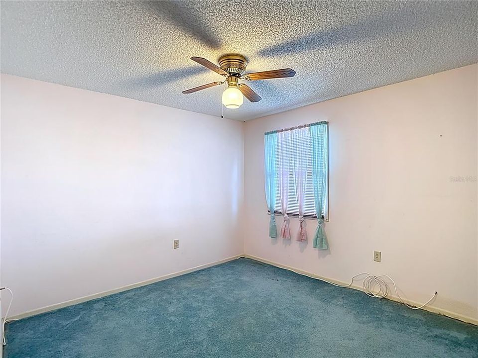 合同活跃: $199,420 (3 贝兹, 2 浴室, 1756 平方英尺)