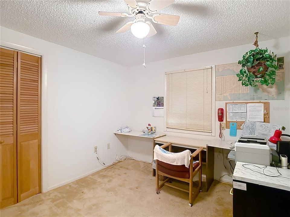 合同活跃: $199,420 (3 贝兹, 2 浴室, 1756 平方英尺)