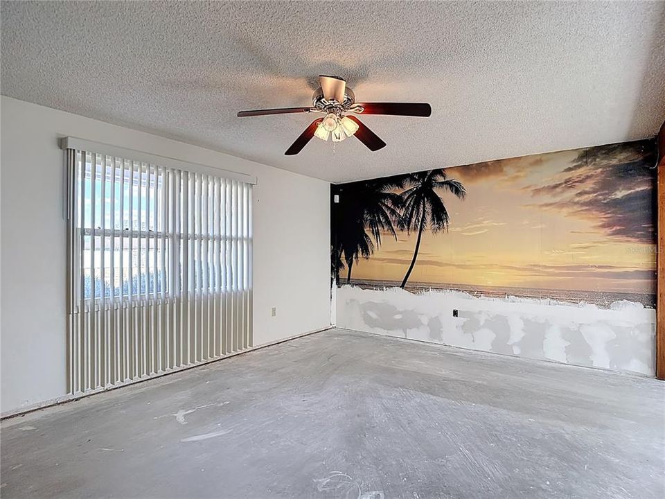 合同活跃: $199,420 (3 贝兹, 2 浴室, 1756 平方英尺)