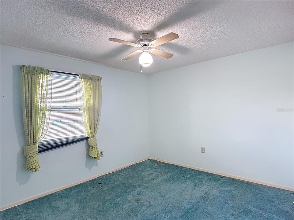 合同活跃: $199,420 (3 贝兹, 2 浴室, 1756 平方英尺)