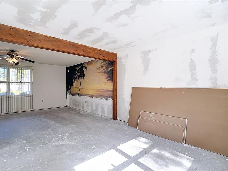 合同活跃: $199,420 (3 贝兹, 2 浴室, 1756 平方英尺)