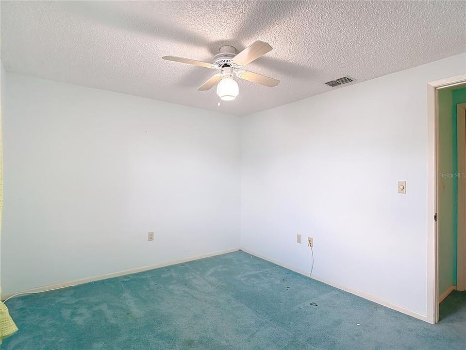 合同活跃: $199,420 (3 贝兹, 2 浴室, 1756 平方英尺)