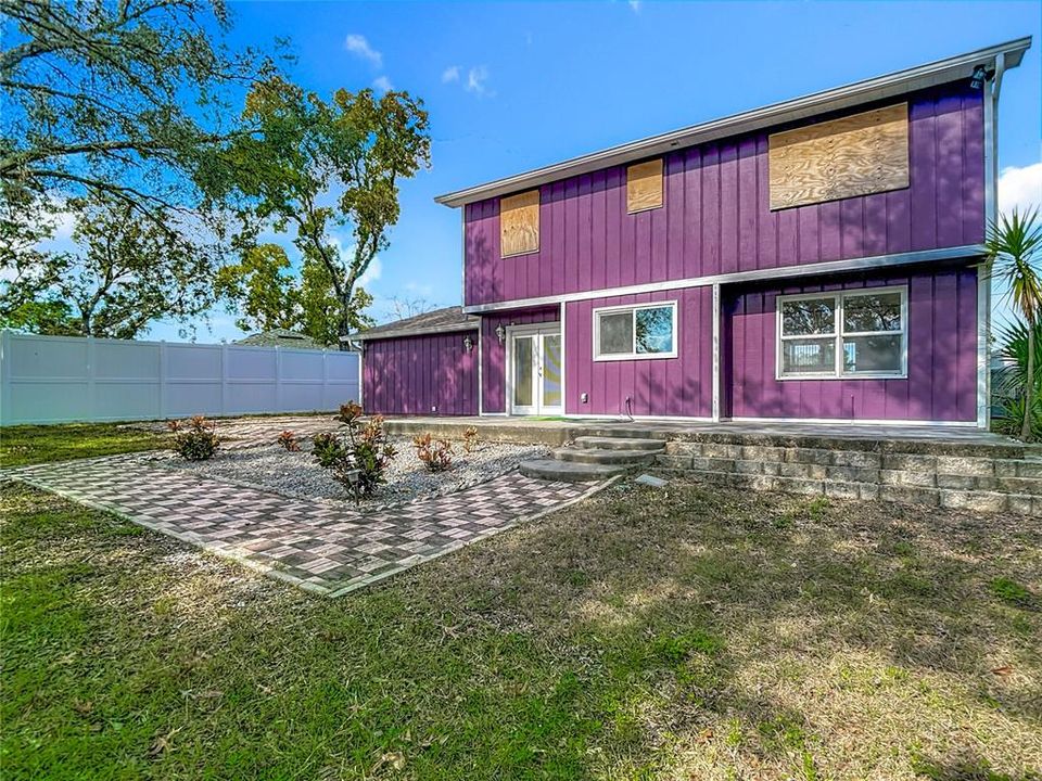 合同活跃: $199,420 (3 贝兹, 2 浴室, 1756 平方英尺)