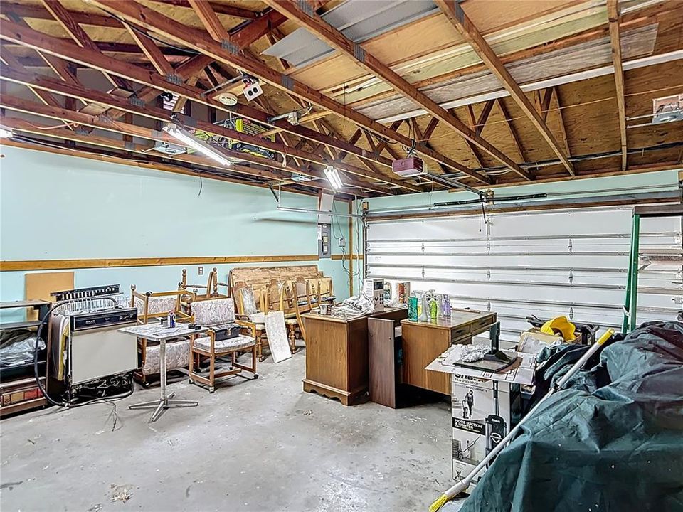 合同活跃: $199,420 (3 贝兹, 2 浴室, 1756 平方英尺)