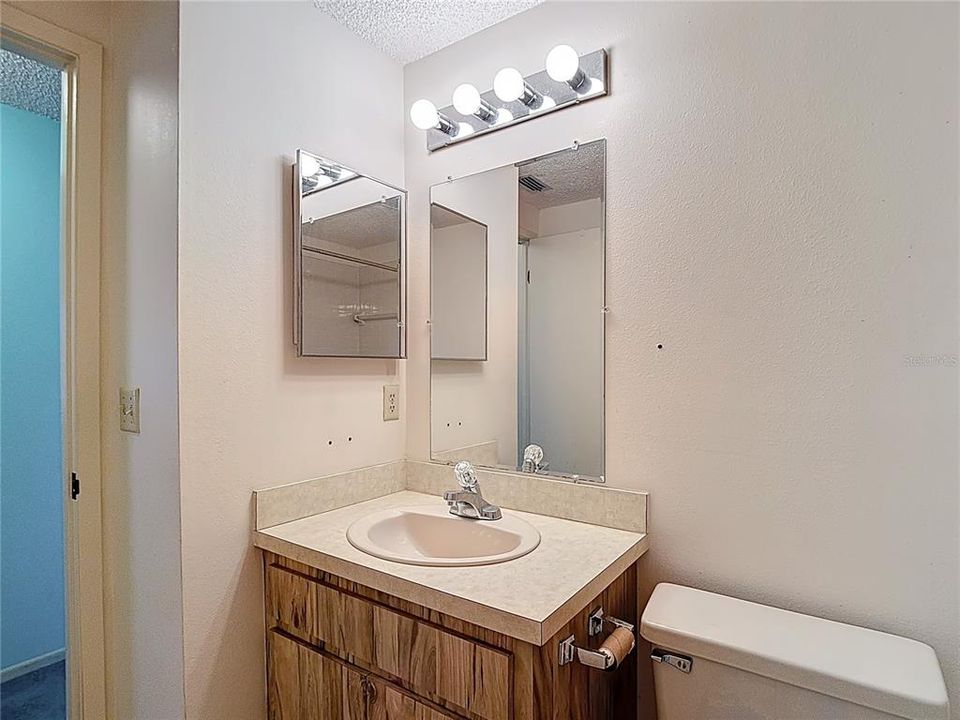 合同活跃: $199,420 (3 贝兹, 2 浴室, 1756 平方英尺)