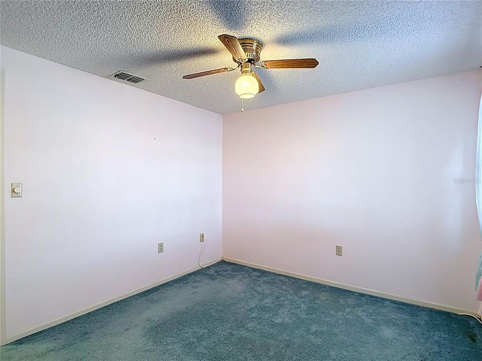 合同活跃: $199,420 (3 贝兹, 2 浴室, 1756 平方英尺)