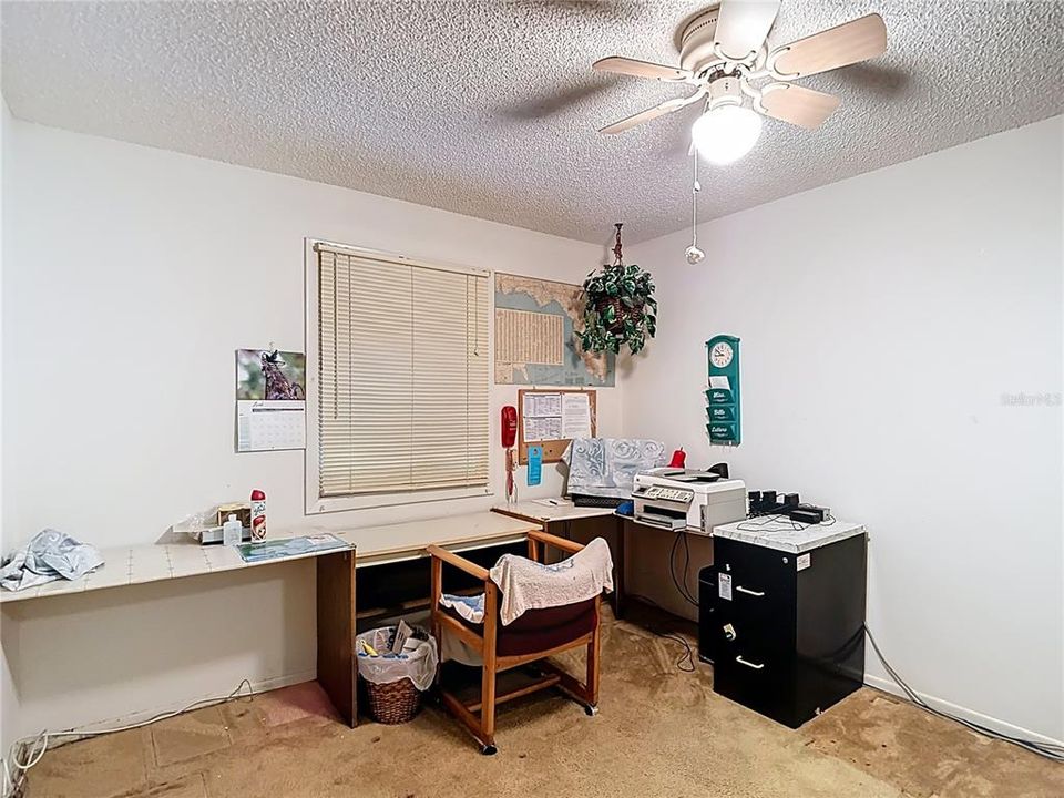 合同活跃: $199,420 (3 贝兹, 2 浴室, 1756 平方英尺)