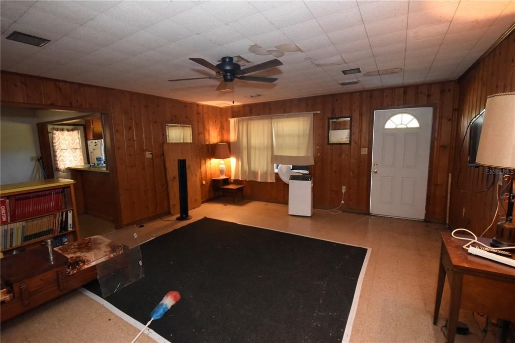 For Sale: $239,900 (3 beds, 1 baths, 1414 Square Feet)