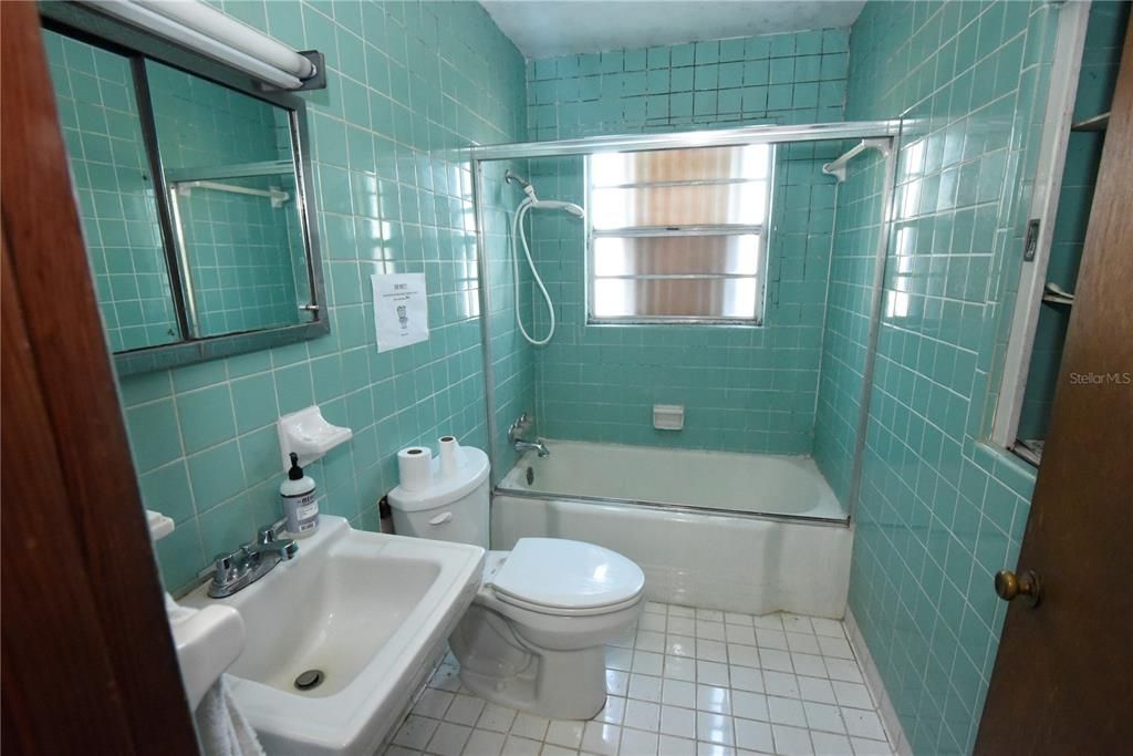 For Sale: $239,900 (3 beds, 1 baths, 1414 Square Feet)