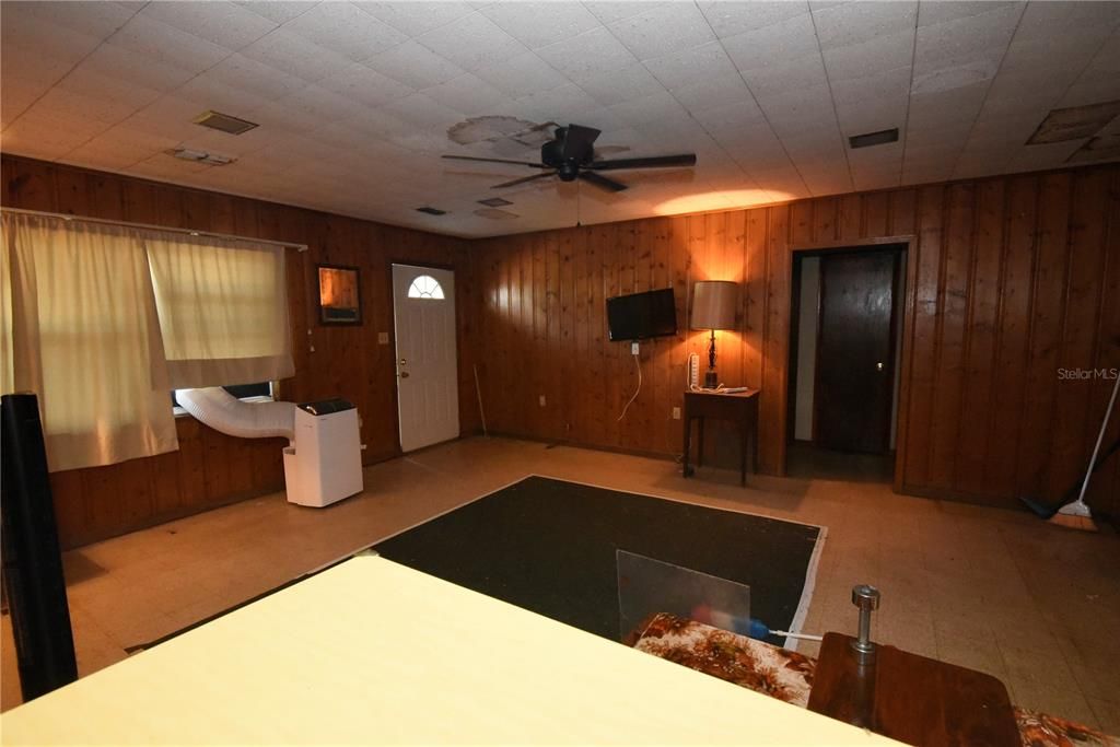 For Sale: $239,900 (3 beds, 1 baths, 1414 Square Feet)