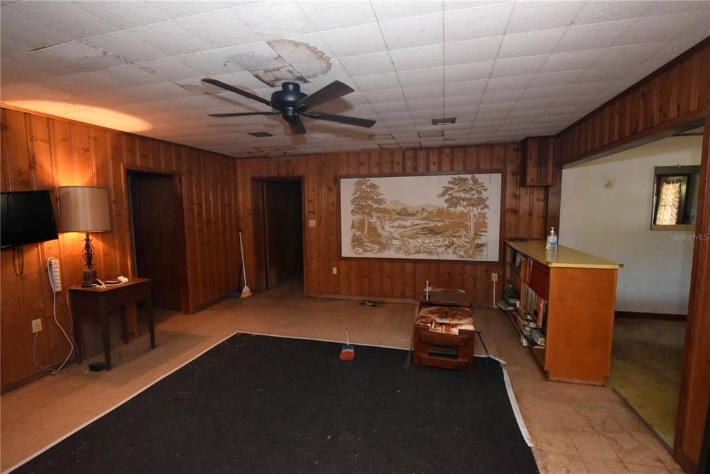 For Sale: $239,900 (3 beds, 1 baths, 1414 Square Feet)